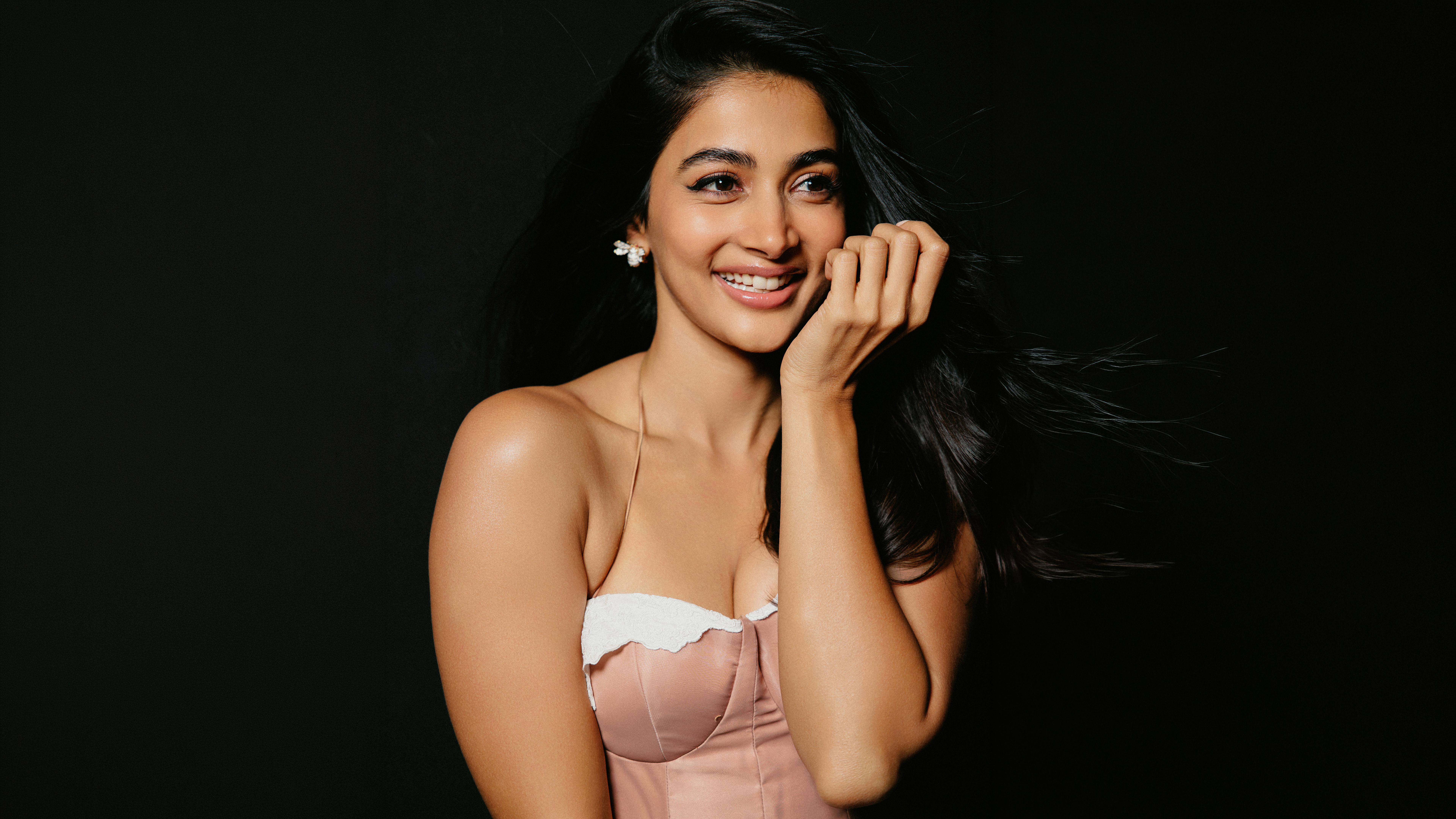 South Diva Pooja Hegde White Trim Corset Shoot