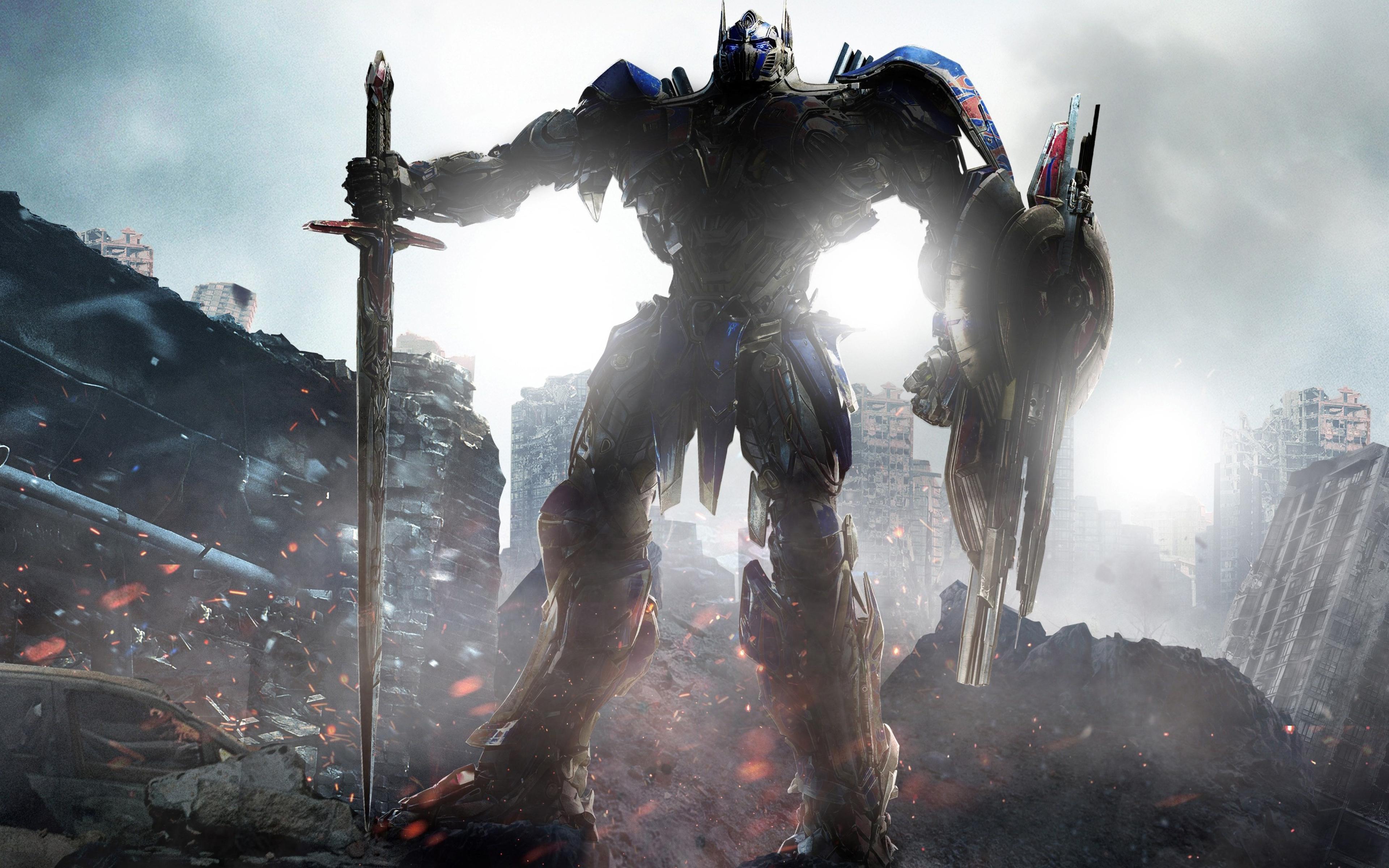Dawn of the Sovereign Knight. Standing Amidst the Ruin
