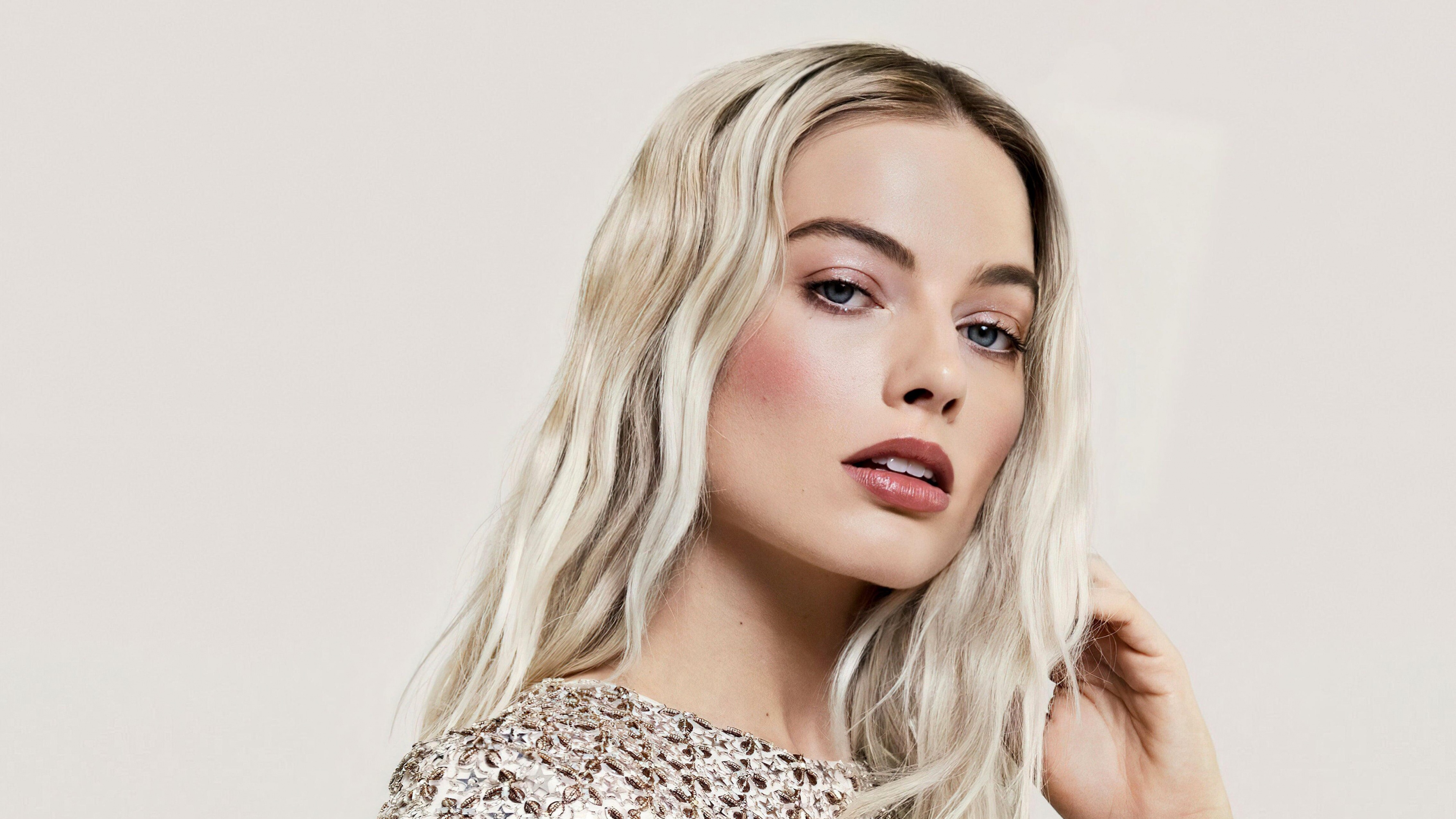 Hollywood Glamour. Platinum Waves and Beaded Details 💎✨
