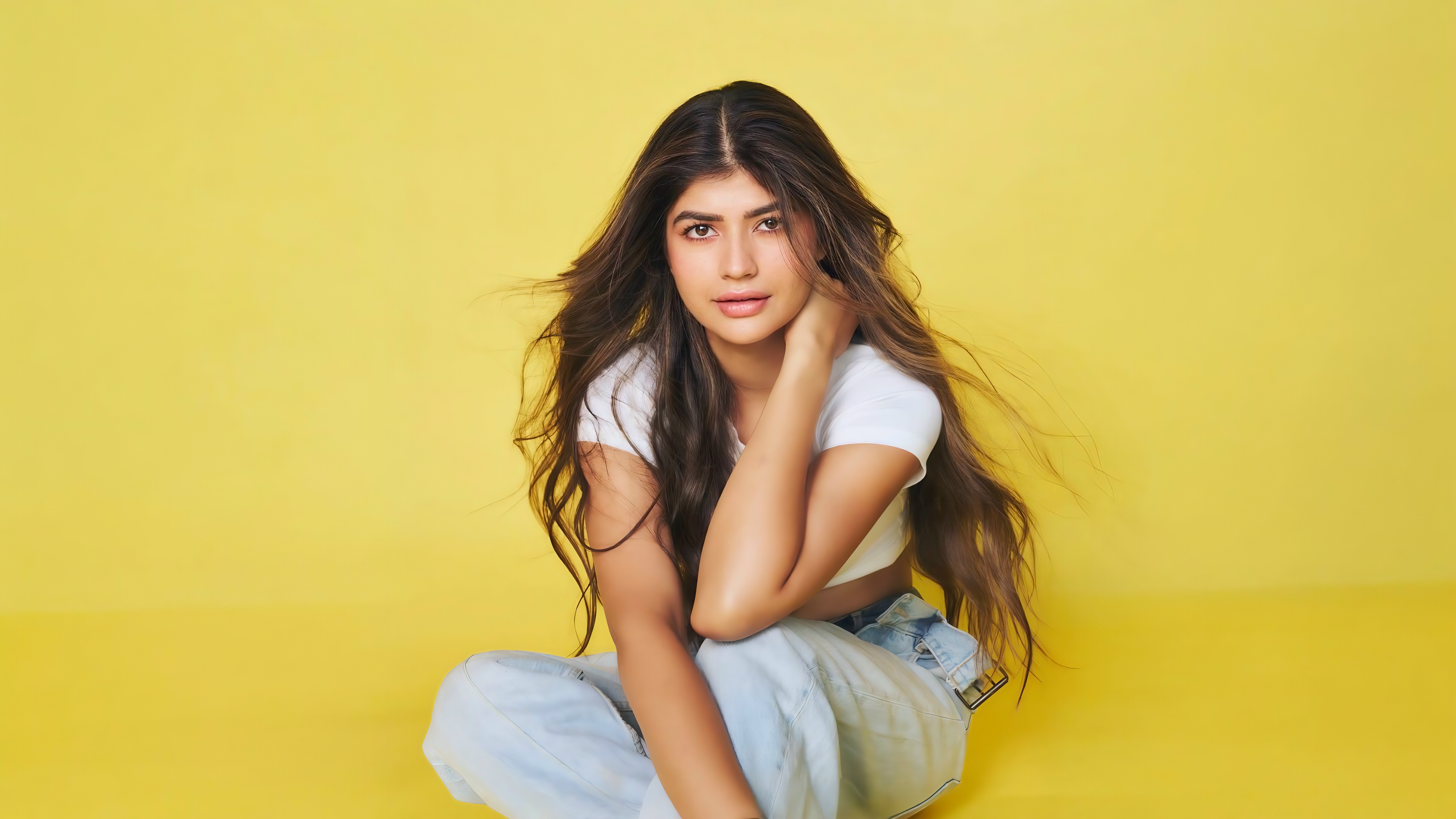 Lemon Sunshine. Casual Vibe in Bright Yellow 🍋👕