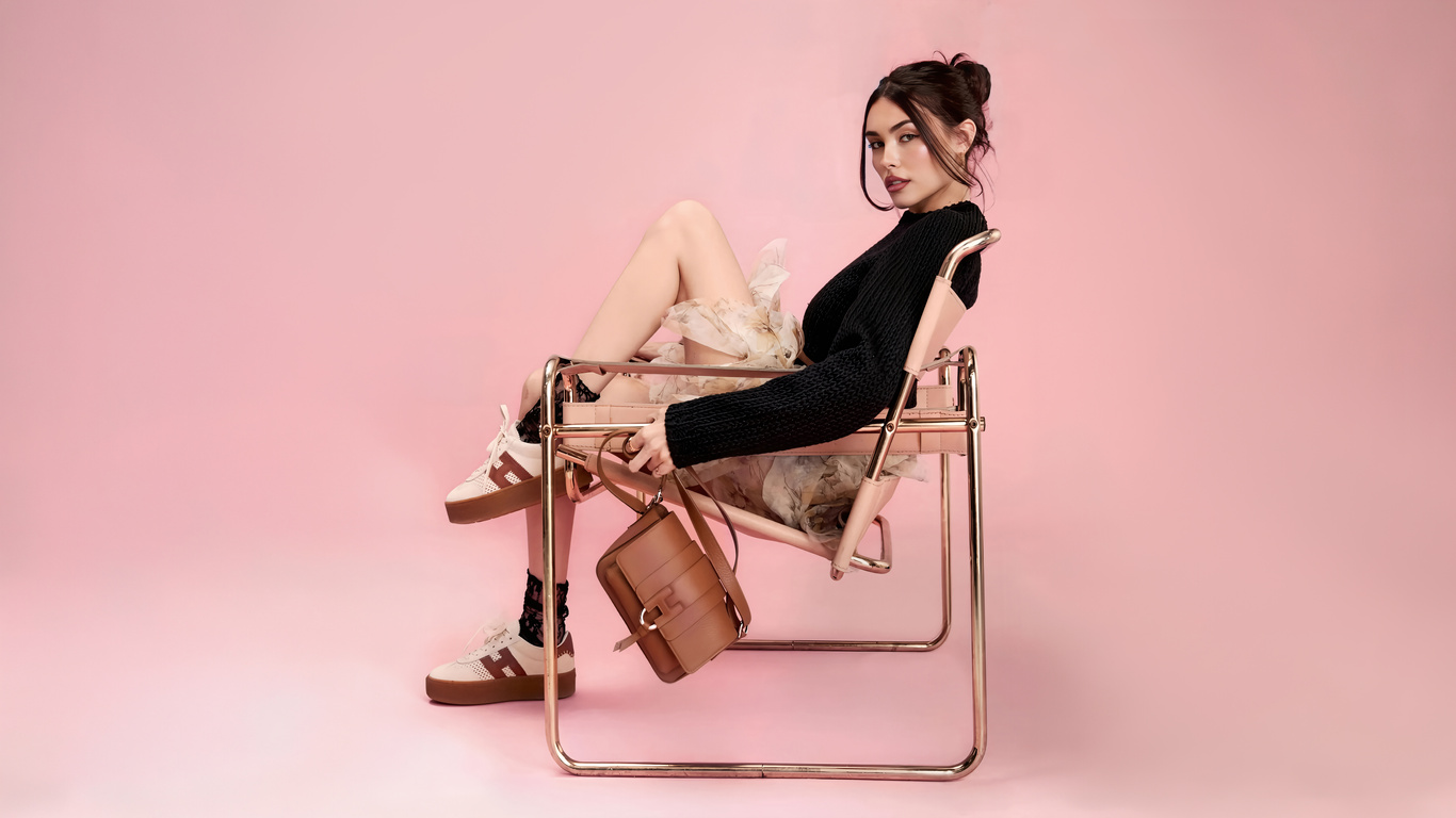 pastel temptation. bare legs on rose-gold steel 🌸 Chair
