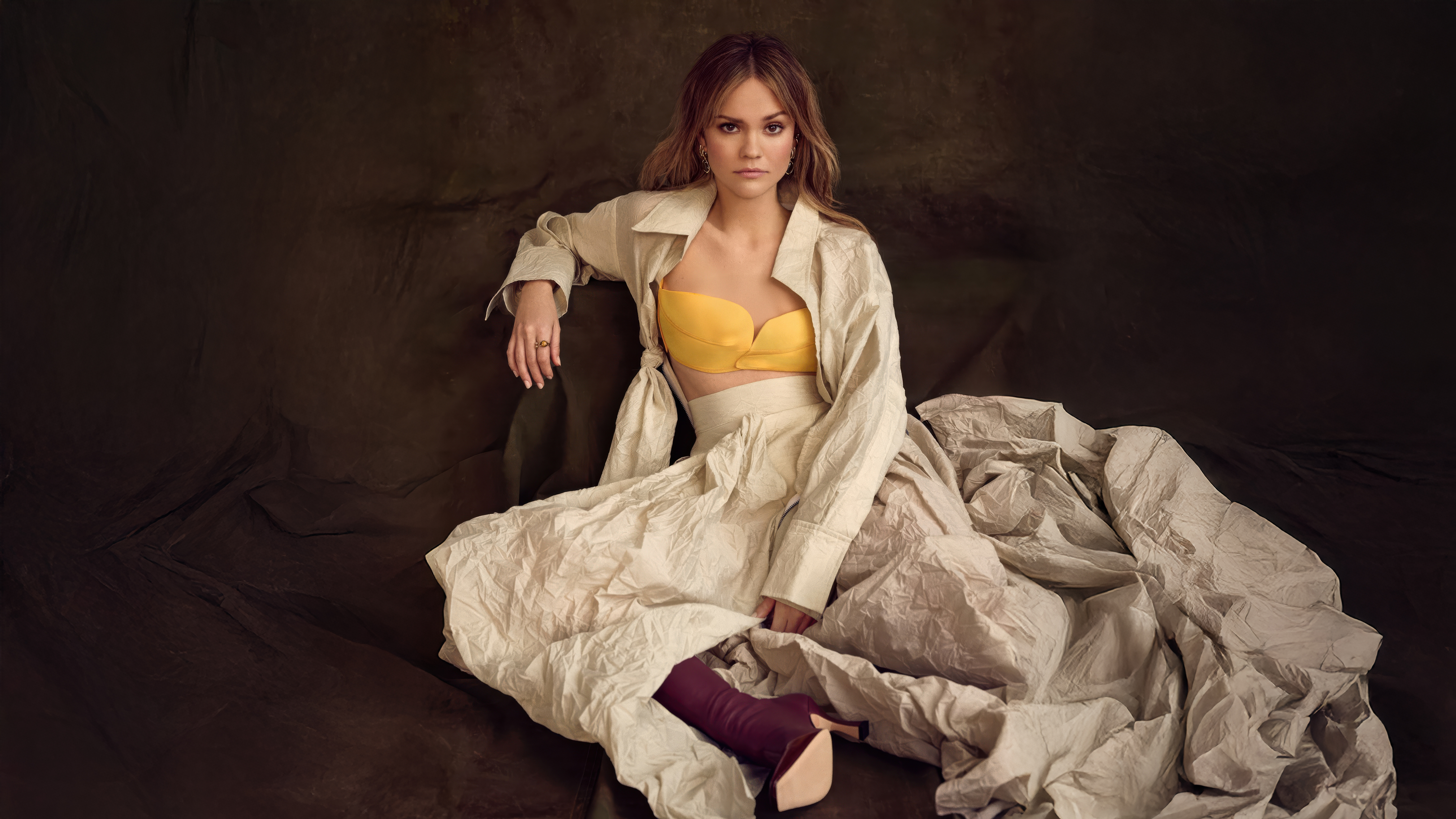 draped temptation. plunging satin and crushed linen 🌾💛